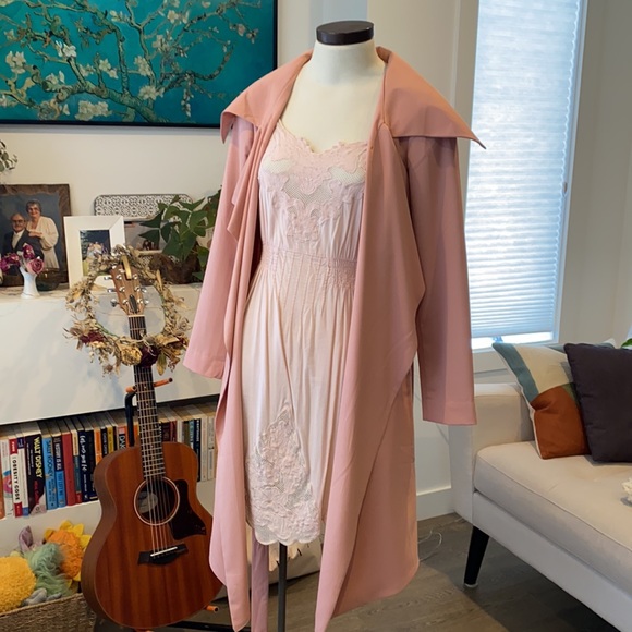 Pink airy trench with pockets and tie - Picture 4 of 5